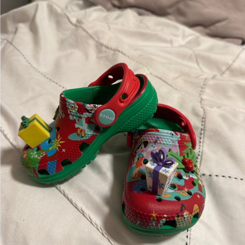 CROCS Kids Red & Green Holiday Clog with Gift Charms